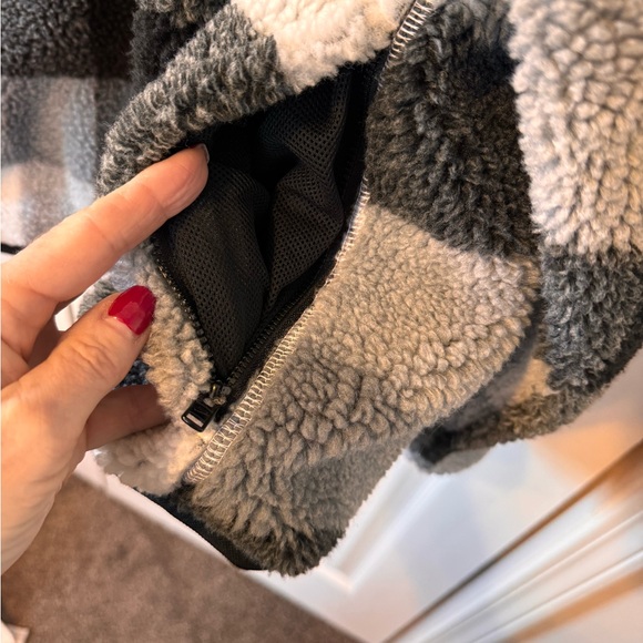 Nike Men’s Black Gray White Checkered Sherpa Pullover Quarter Zip Size Medium - Picture 5 of 11